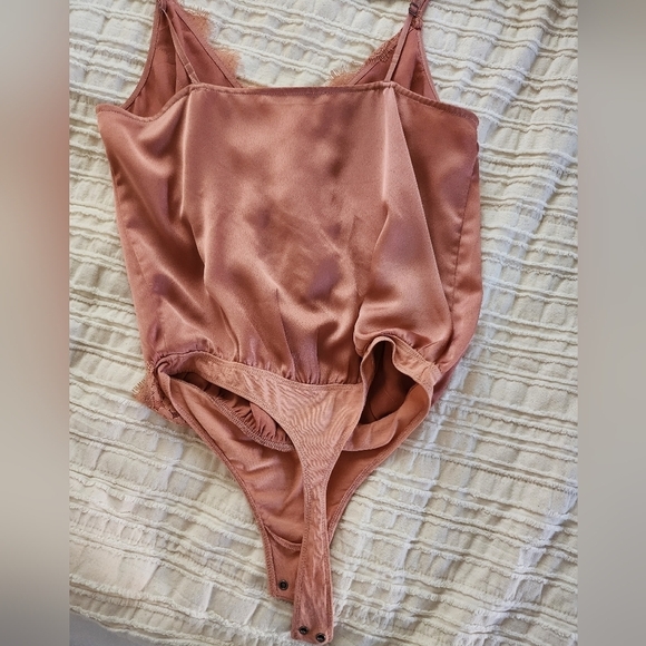 NWOT Abercrombie & Fitch Lace Bodysuit Size Small. - Picture 3 of 6